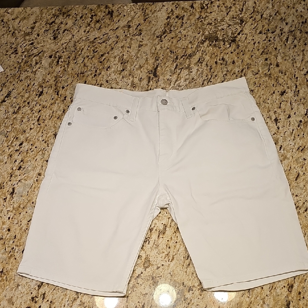 Levi's Men's Flat Front Cream Shorts